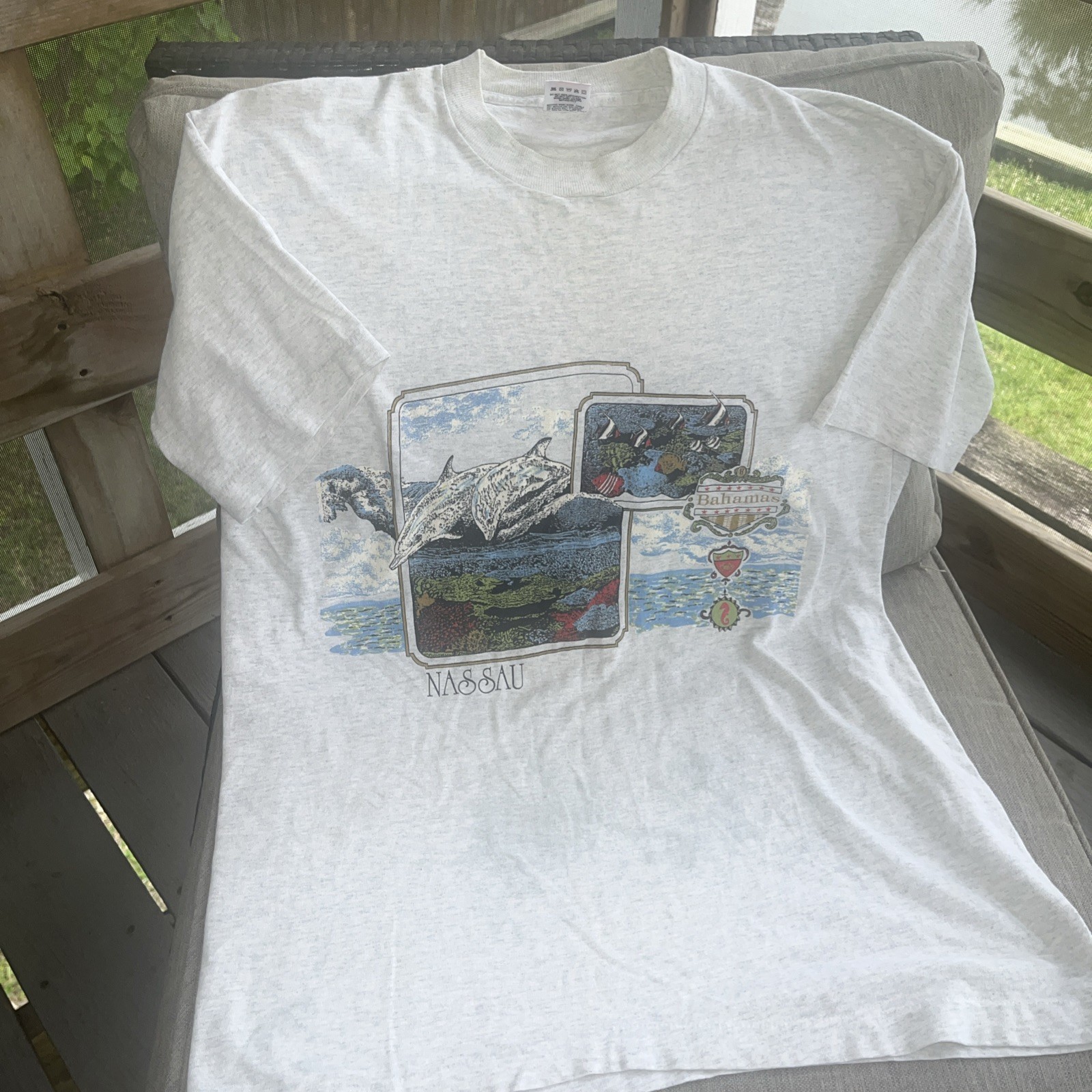 Vintage Bahamas Beach Dolphin Fish Coral Reef Single Stitch USA Fruit Of Loom M
