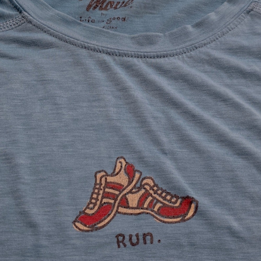 Life Is Good Men's Good Move Semi Fitted Running Sneakers Tee Blue XL FLAW gallery