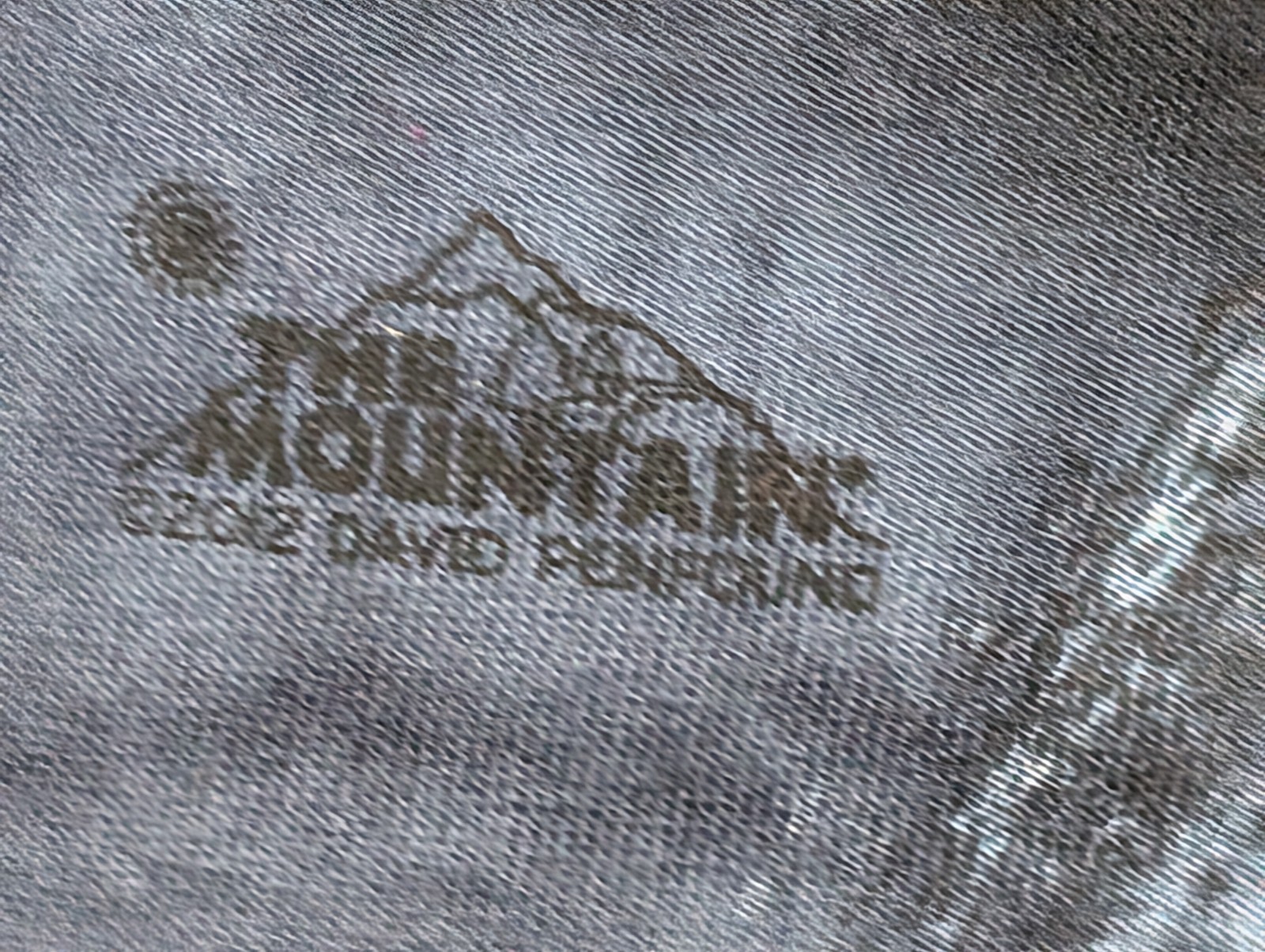 The Mountain Men's T-shirt Blue Aircraft Carrier Retired Logo XL #2221 NWOT gallery