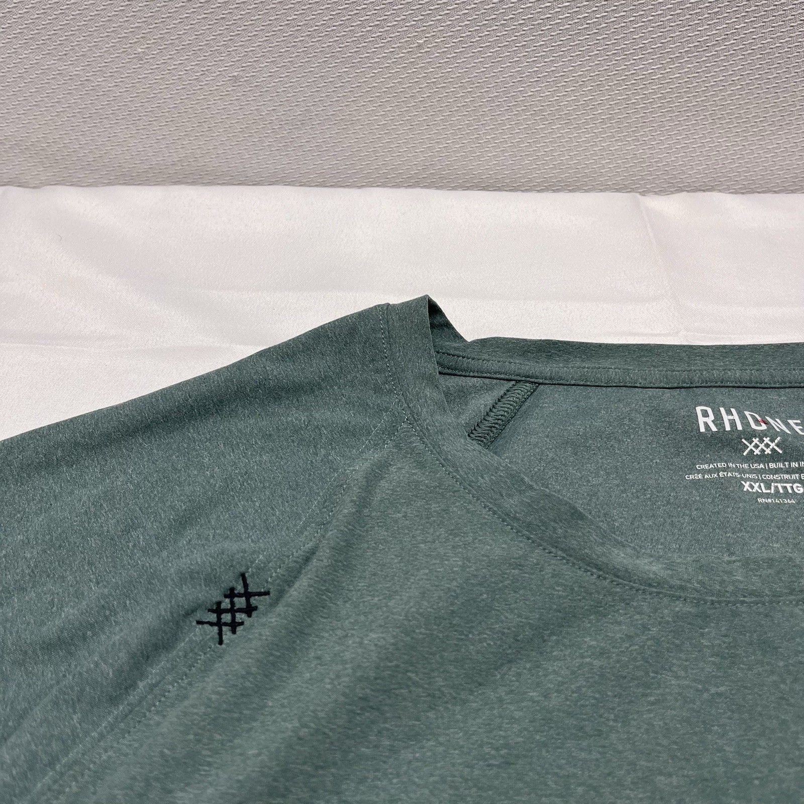 Rhone Mens Size XXL Reign Long Sleeve Shirt Green Nylon Blend Gym Run Workout gallery