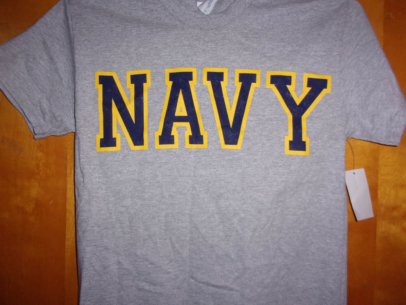 BRAND NEW GILDAN HEAVY COTTON MEN'S " NAVY " PRINT GRAY T ' SHIRT. gallery