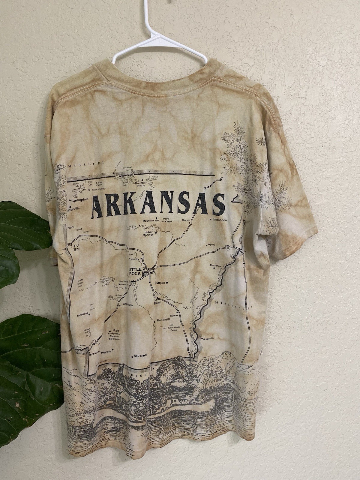 Gildan Arkansas The Natural State Map Graphic T-Shirt Beige XL Crew Neck gallery