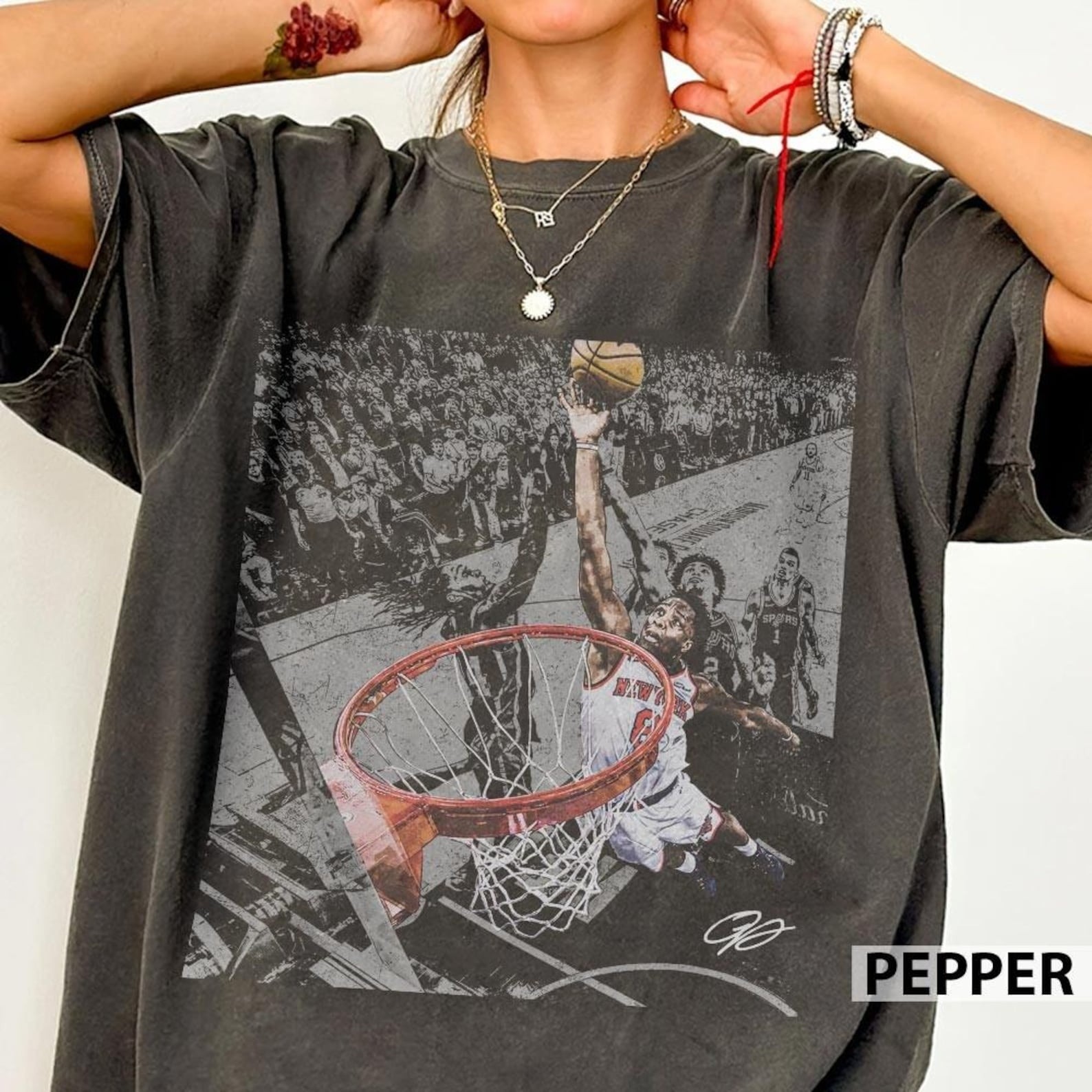 HOT!!! The Hand Of OG Anunoby Basketball Vintage T-Shirt NY Knicks Shirt gallery