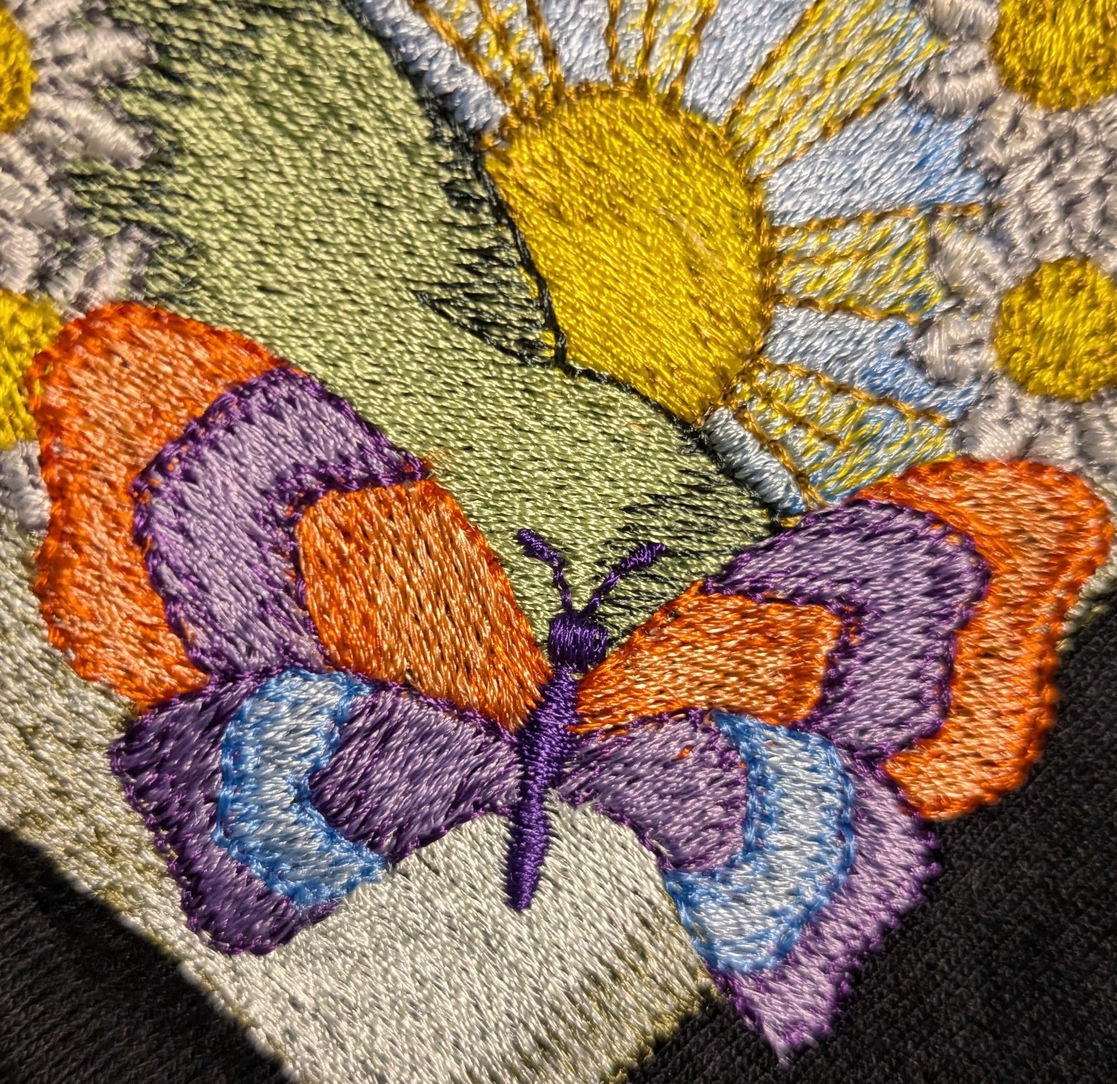 Jerzees Men'sHeavyweight Blend T-Shirt w/ Embroidred Patch Flowers Butterfly 3X gallery