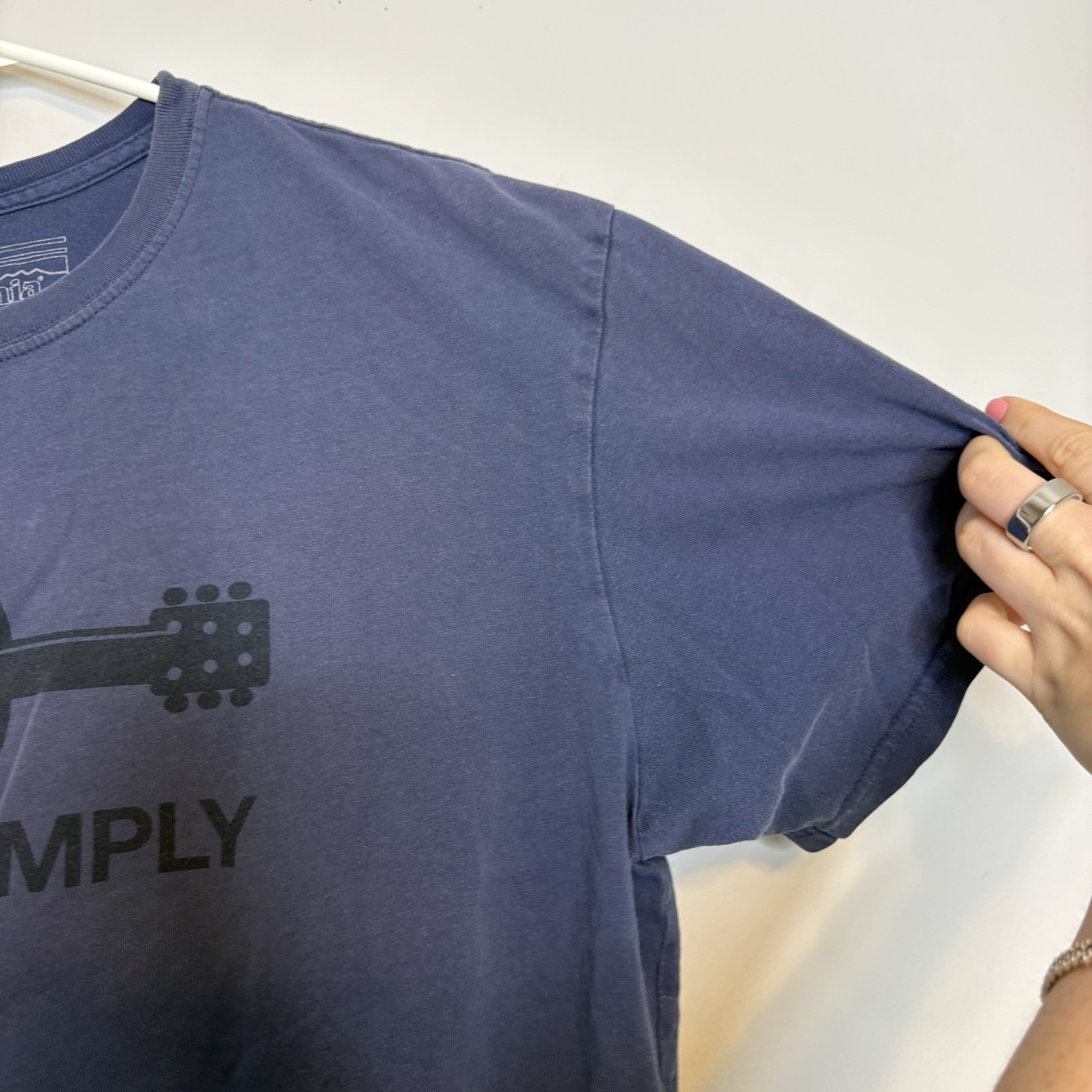 Patagonia Live Simply Guitar Graphic T Shirt Organic Cotton Size L Outdoor gallery