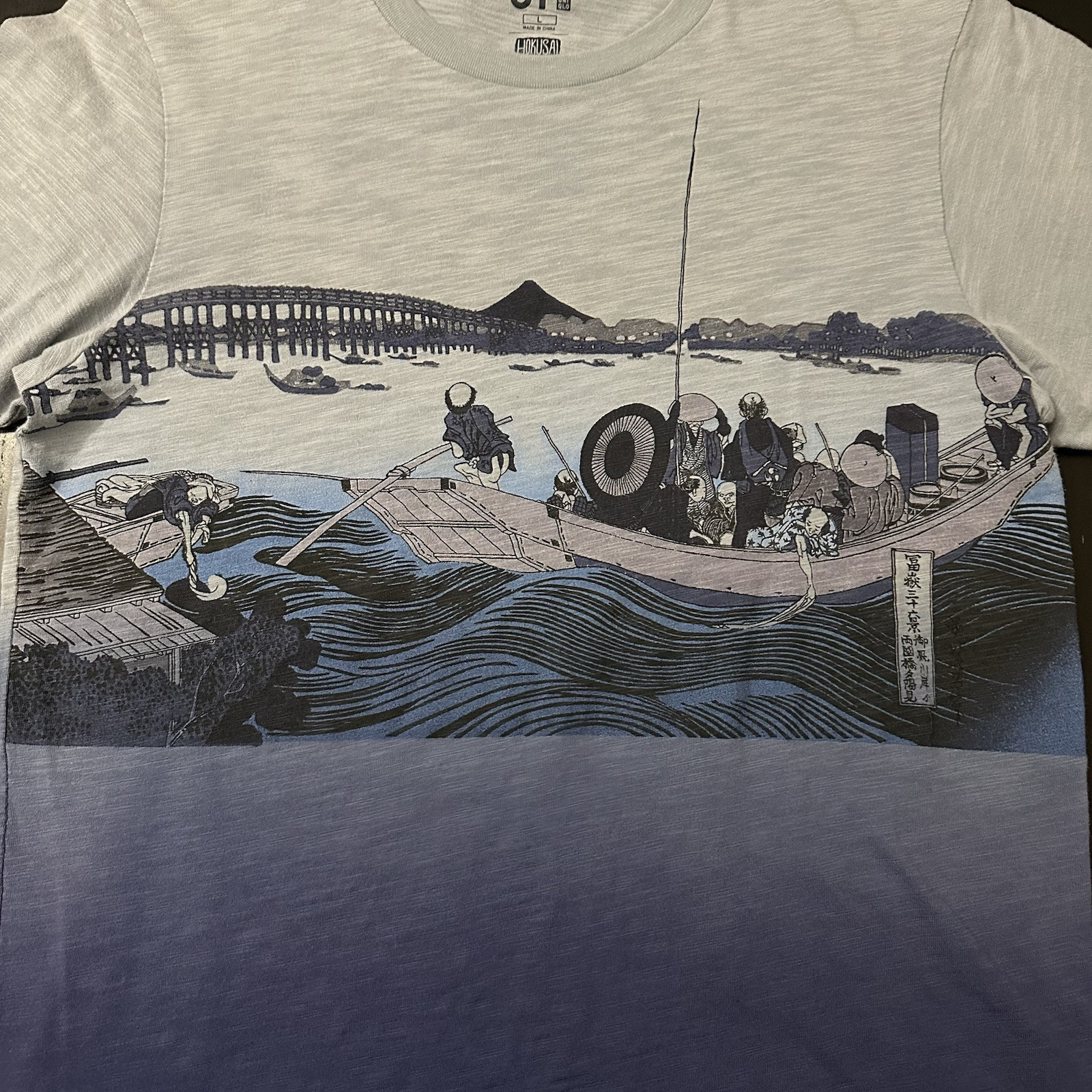 Uniqlo UT Hokusai Blue Japan Fisherman Under Mt. Fuji T Shirt Adult Size Large gallery