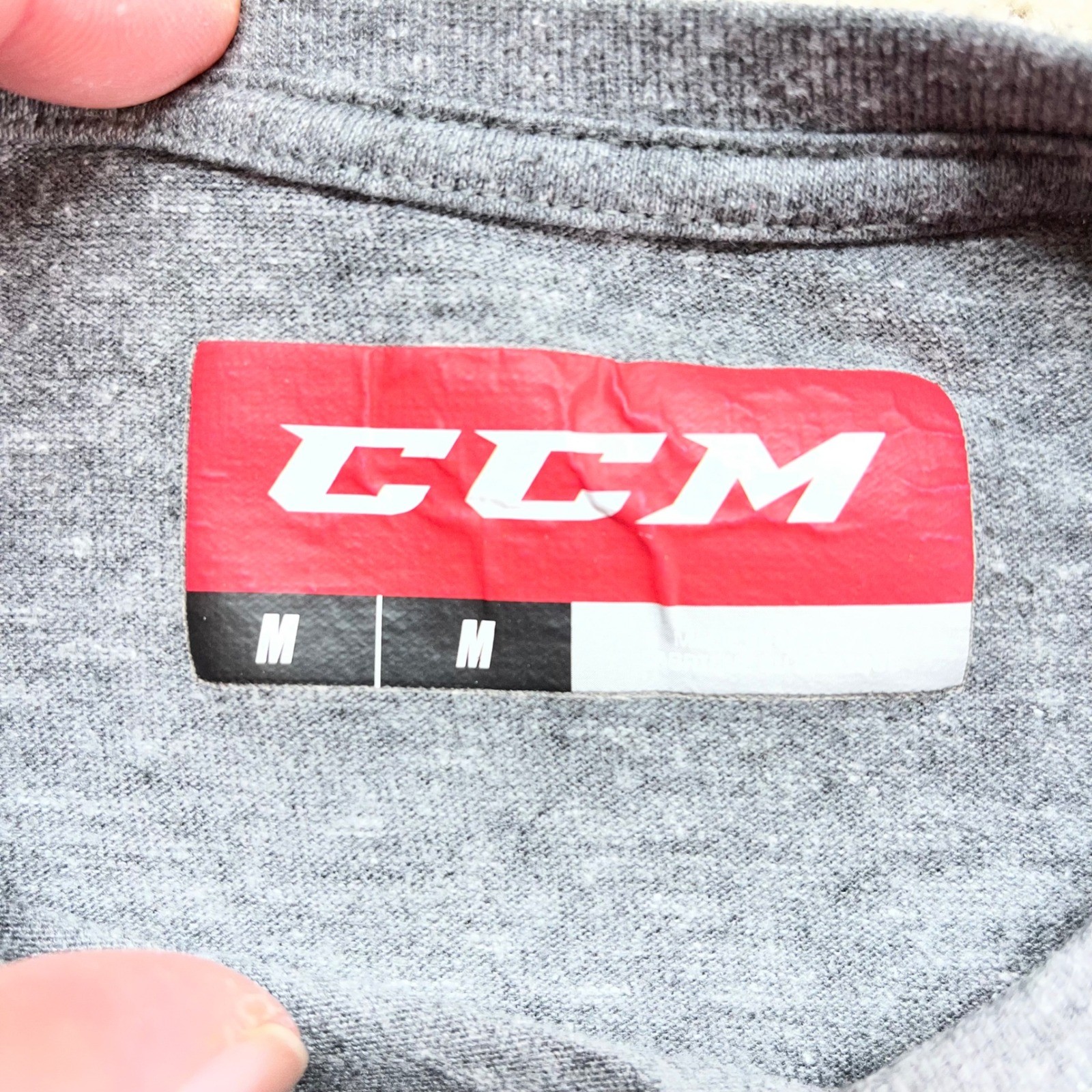 CCM Bulldog Hockey Shirt Mens Medium Short Sleeve Minnesota Duluth Graphic Tee gallery