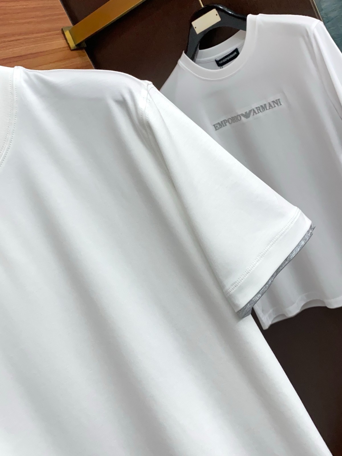 Brunello Cucinelli Men's Classic Fashion Silky Short-Sleeve T-Shirt XL gallery