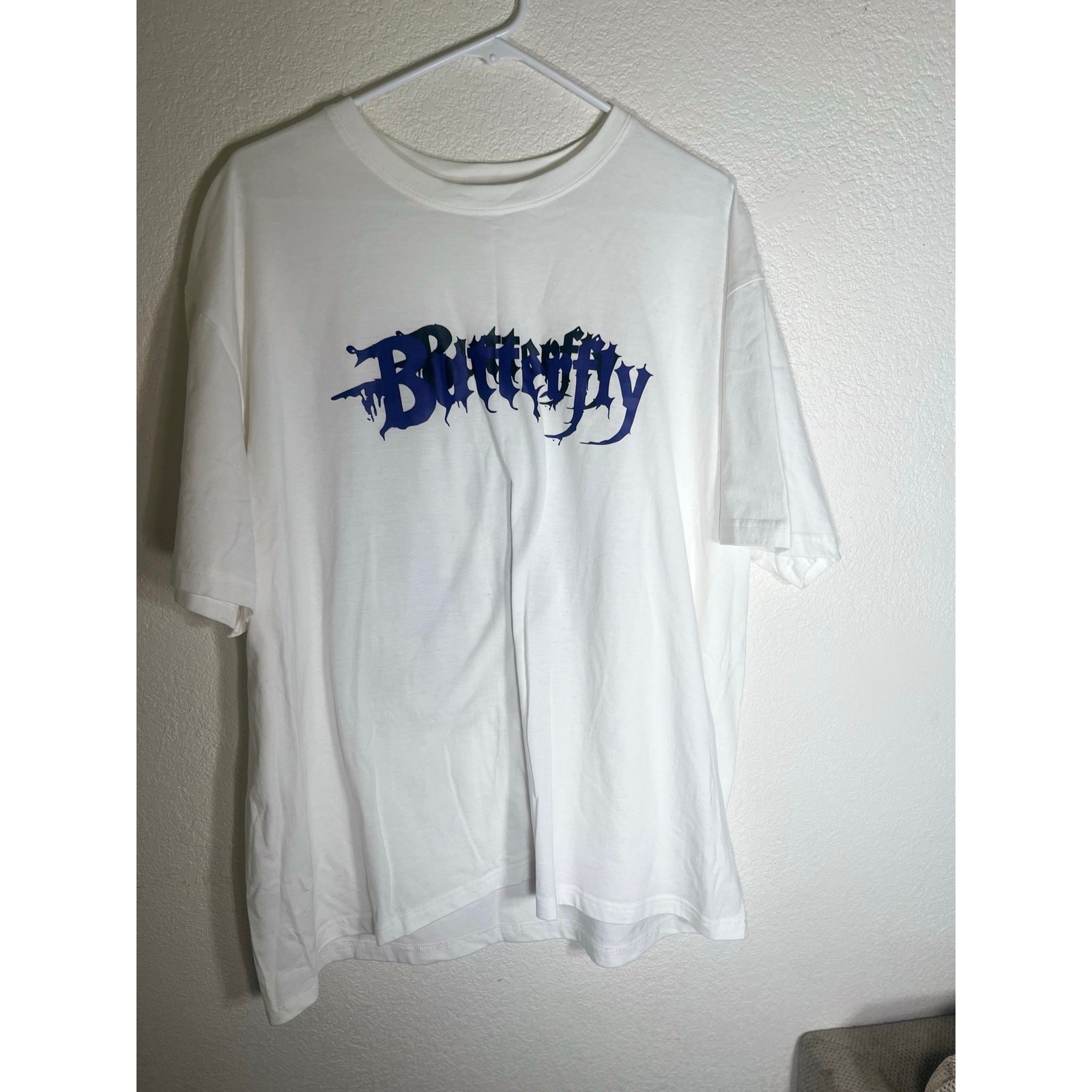 XXL Butterfly men’s T-shirt w/graphic design-used good