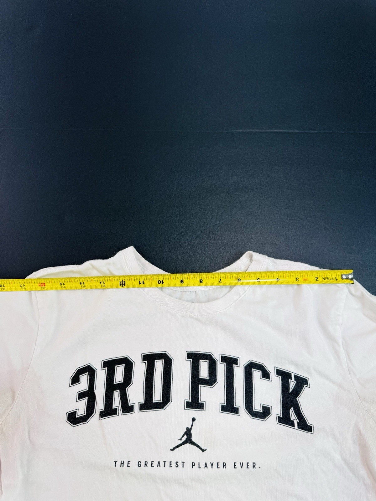 Nike Air Jordan T-Shirt Graphic Print Mens Size Large White Red 3rd Pick Hole gallery