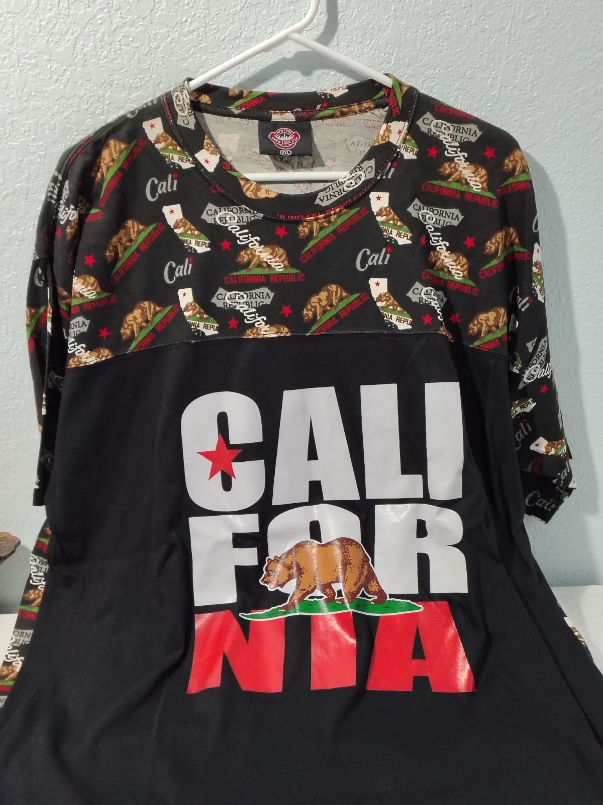 California T-shirt Republic Bear Graphic Size 2XL Black B120 gallery