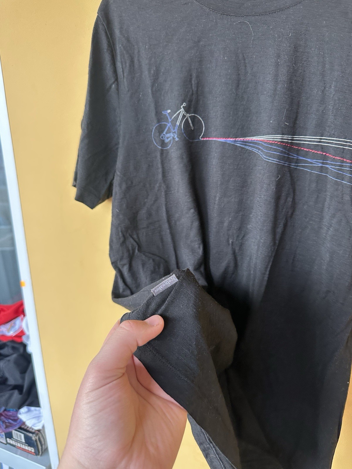 Men's ICEBREAKER Merino Wool Nylon Printed T-Shirt Size M Black gallery