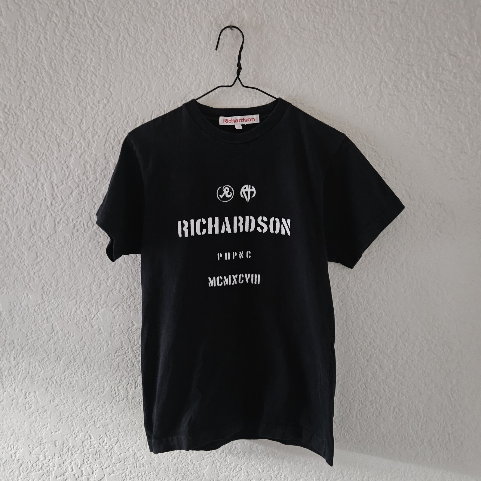 Richardson Magazine T-Shirt Size S Small preowned faded and distressed gallery