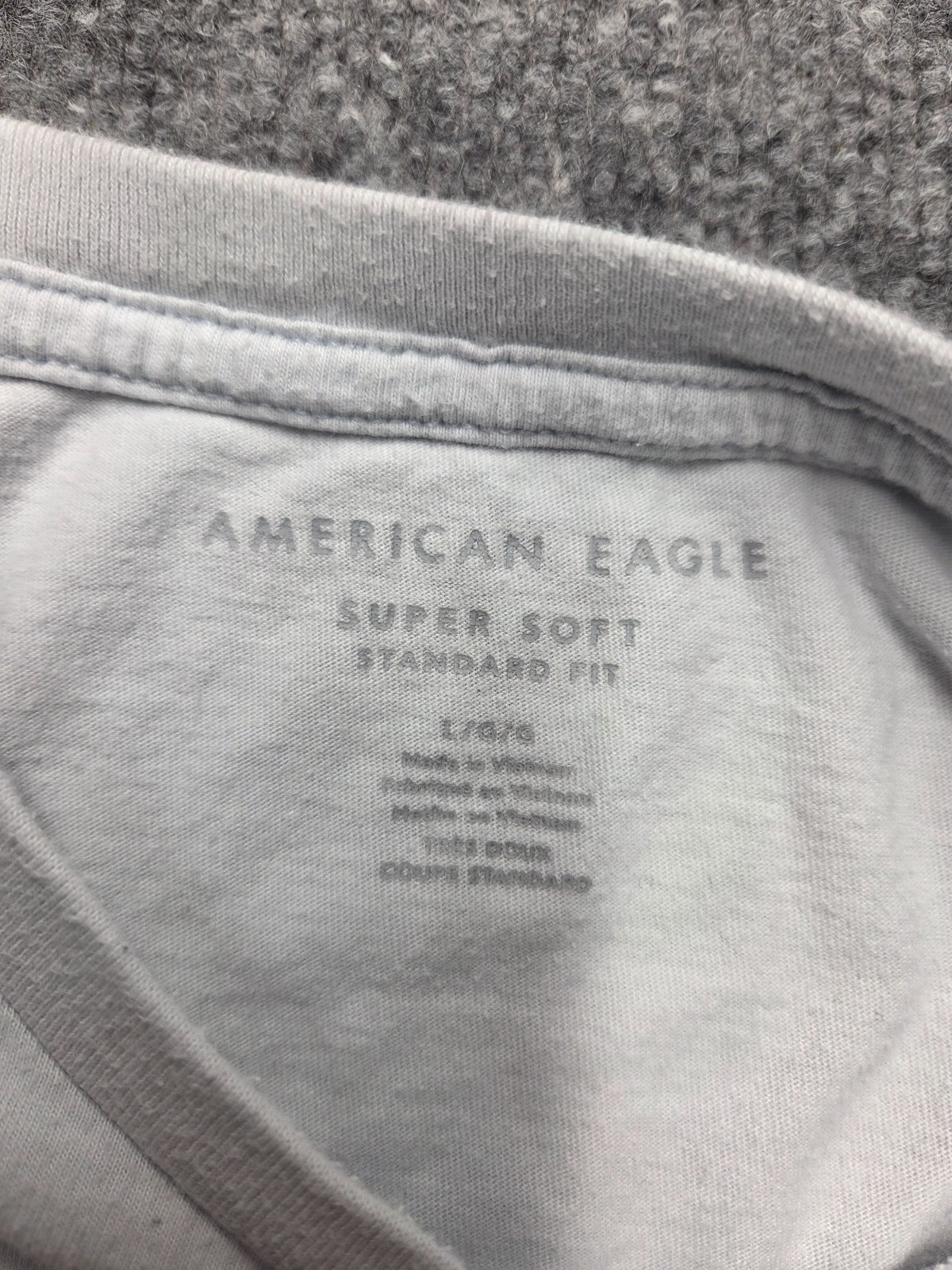 American Eagle T Shirt Mens Sz L White Light Blue Super Soft 100% Cotton gallery