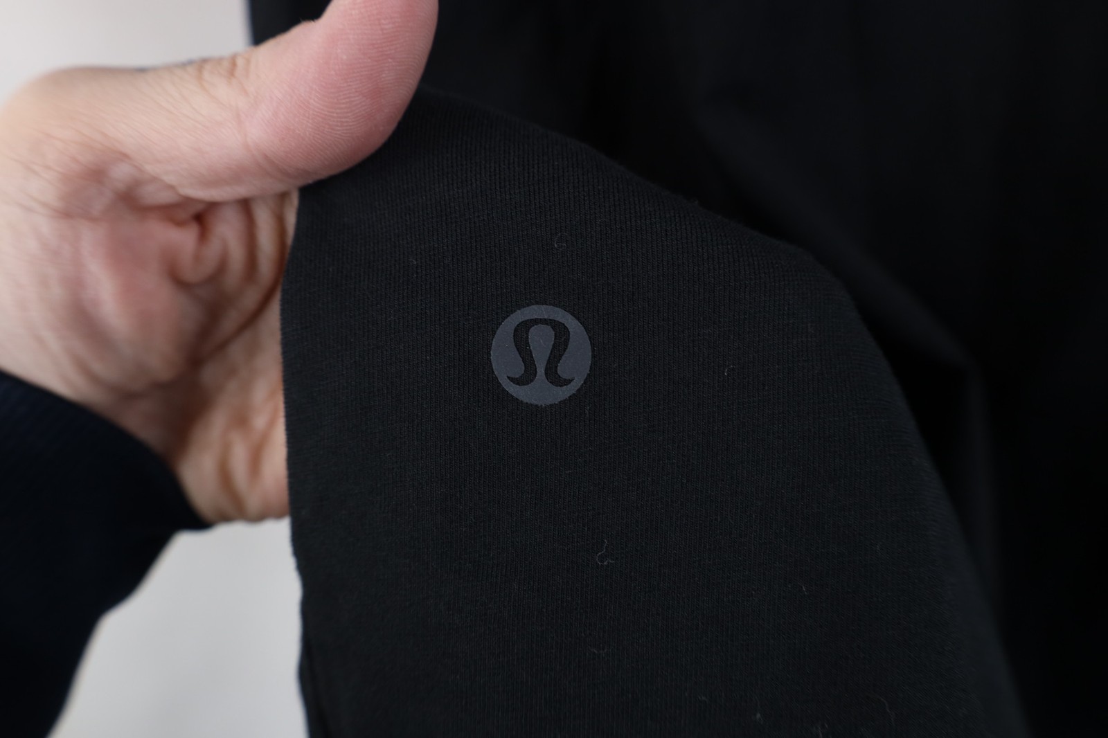 Lululemon Mens XL Faded Knit Running Jogging Yoga Gym Short Sleeve T-Shirt Black gallery