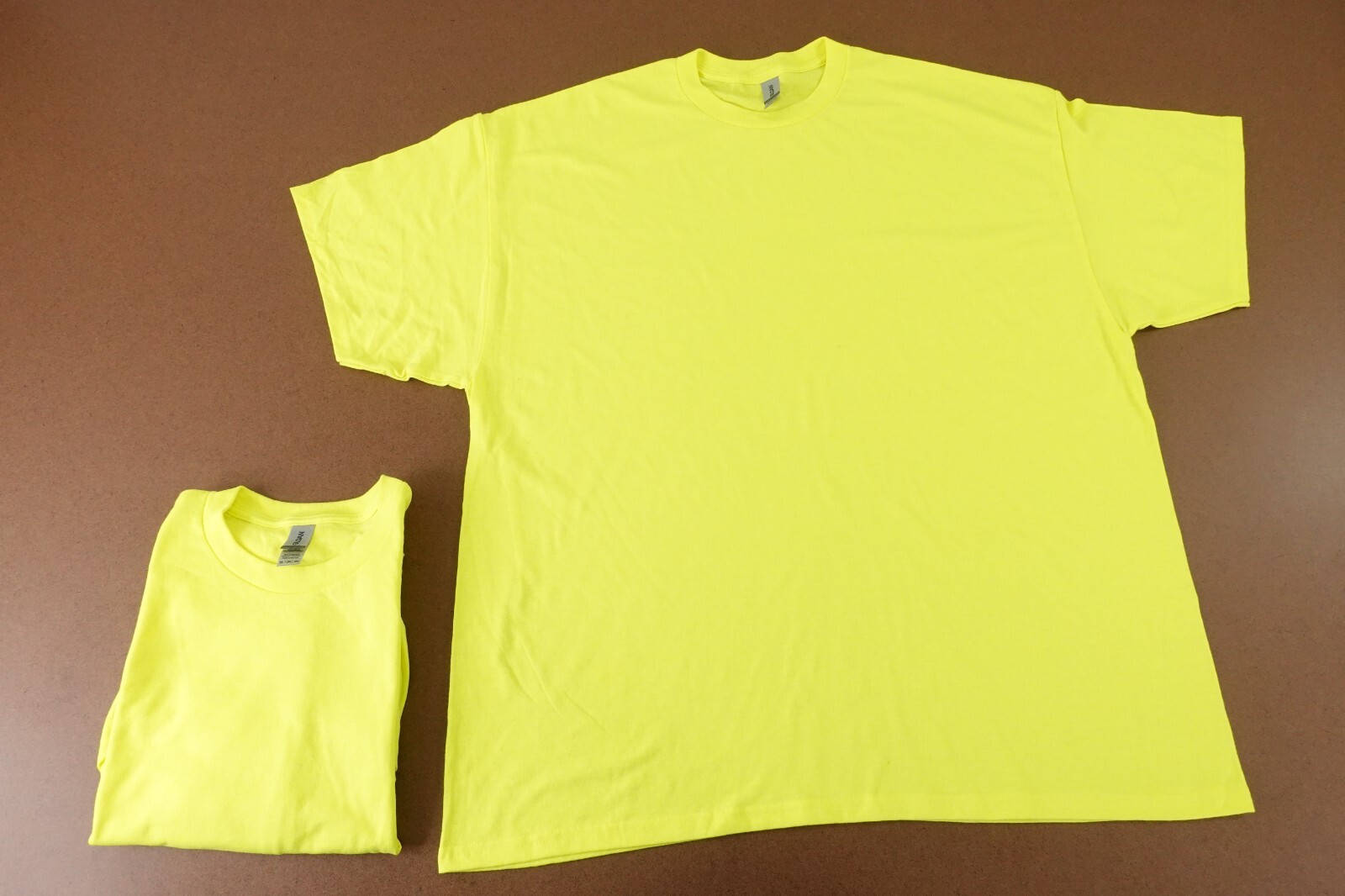 Gildan Heavy Cotton Men’s Size 2XL Neon Yellow Short Sleeve Crew Neck Tee 2 Pack