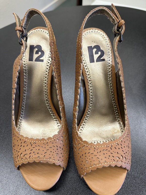 R2 Women Shoes Size 6