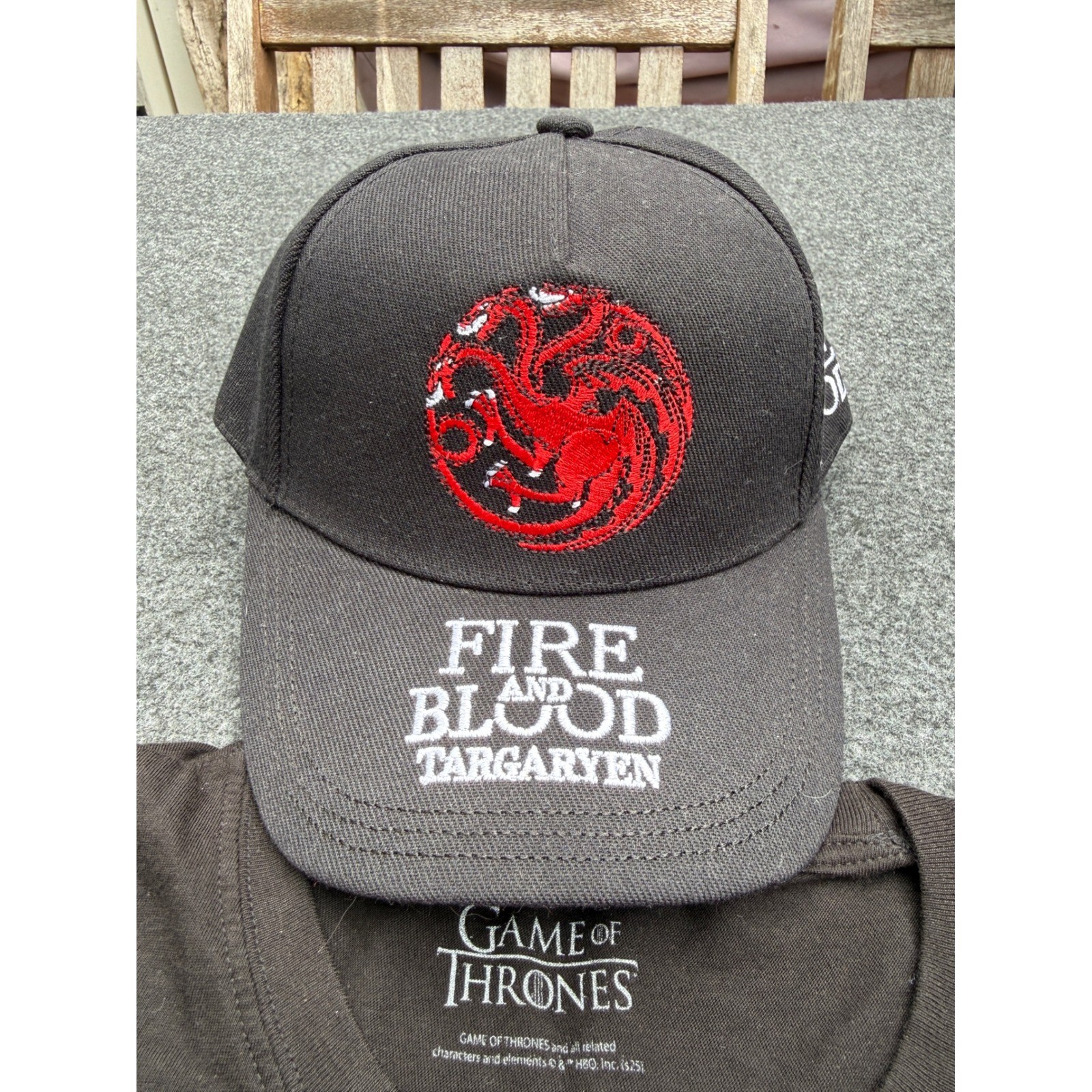 Game of Thrones Shirt Hat Mens Medium Black House Targaryen Iron Throne Bundle gallery