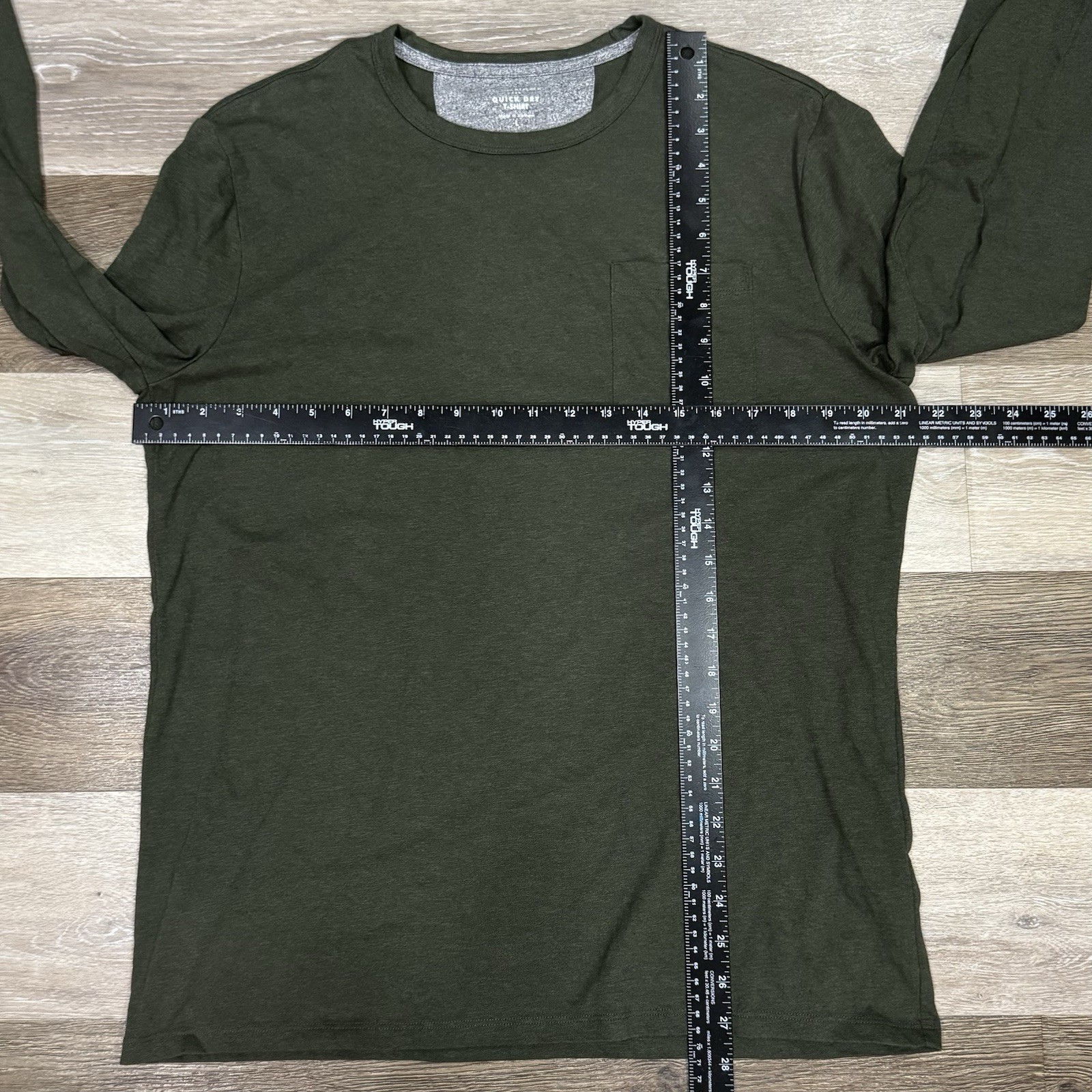 BANANA REPUBLIC Quick Dry T-Shirt Men’s Sz Large Dark Green Button Pocket EUC gallery