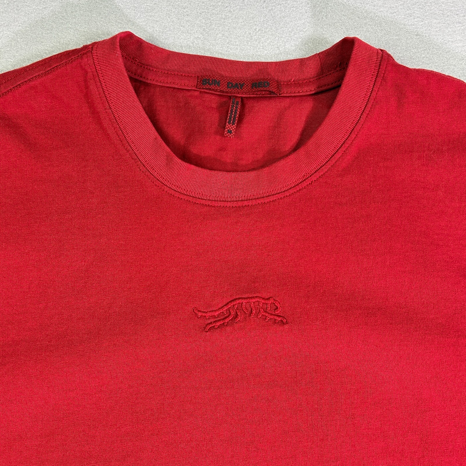 Sun Day Red Tiger Woods Men's Medium T-Shirt Red SDR Embroidered Logo Cotton gallery