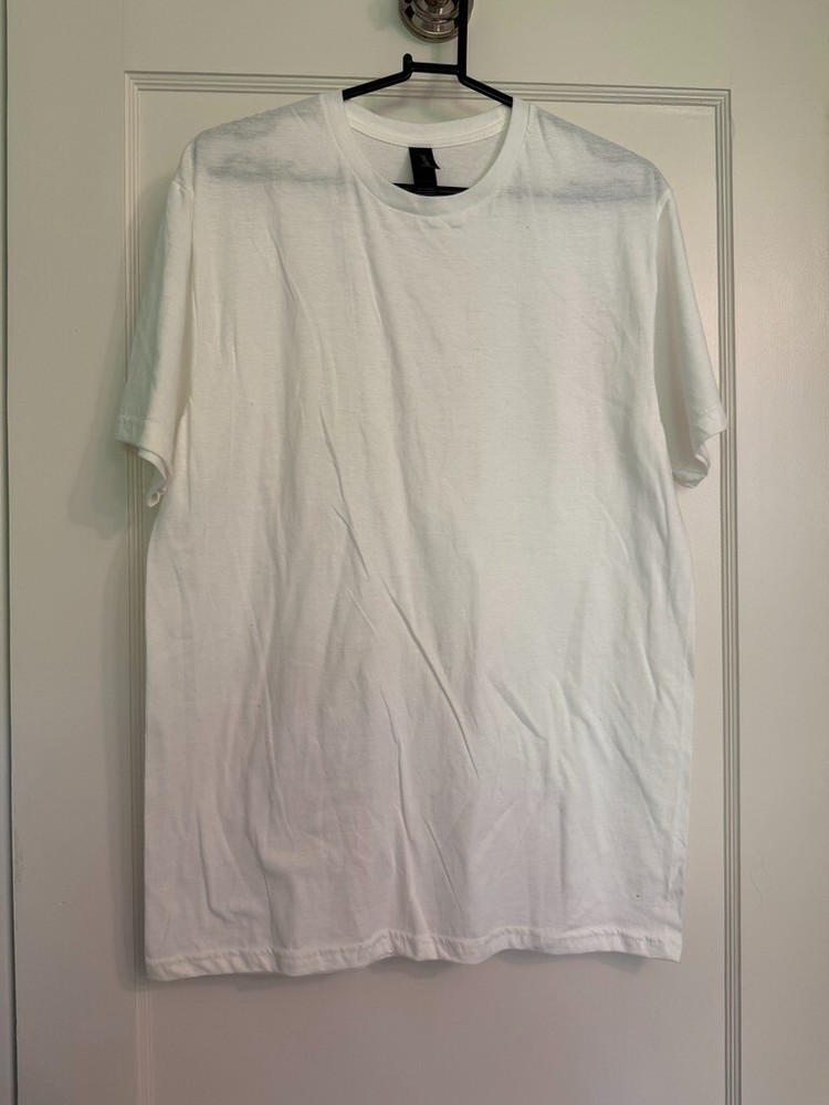 Gildan White Softstyle T Shirt – M