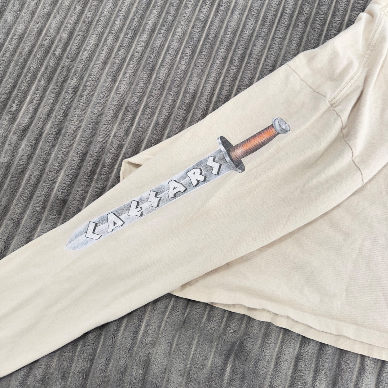 VTG Caesars Palace T-Shirt Mens L Cream Gladiator Las Vegas Long Sleeve Distress gallery
