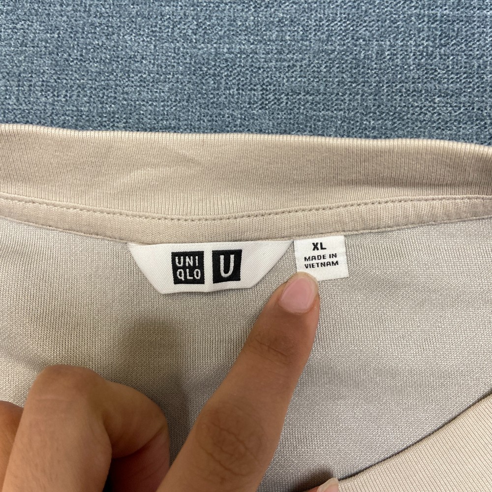 Uniqlo T Shirt Mens XL Beige Crew Neck Comfort Everyday Wear Summer Casual Tee gallery