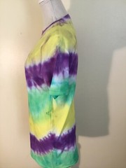 tie dye t-shirt S . Multi-colored . SOME COLORS MIXES WHERE NOT INTENDED.