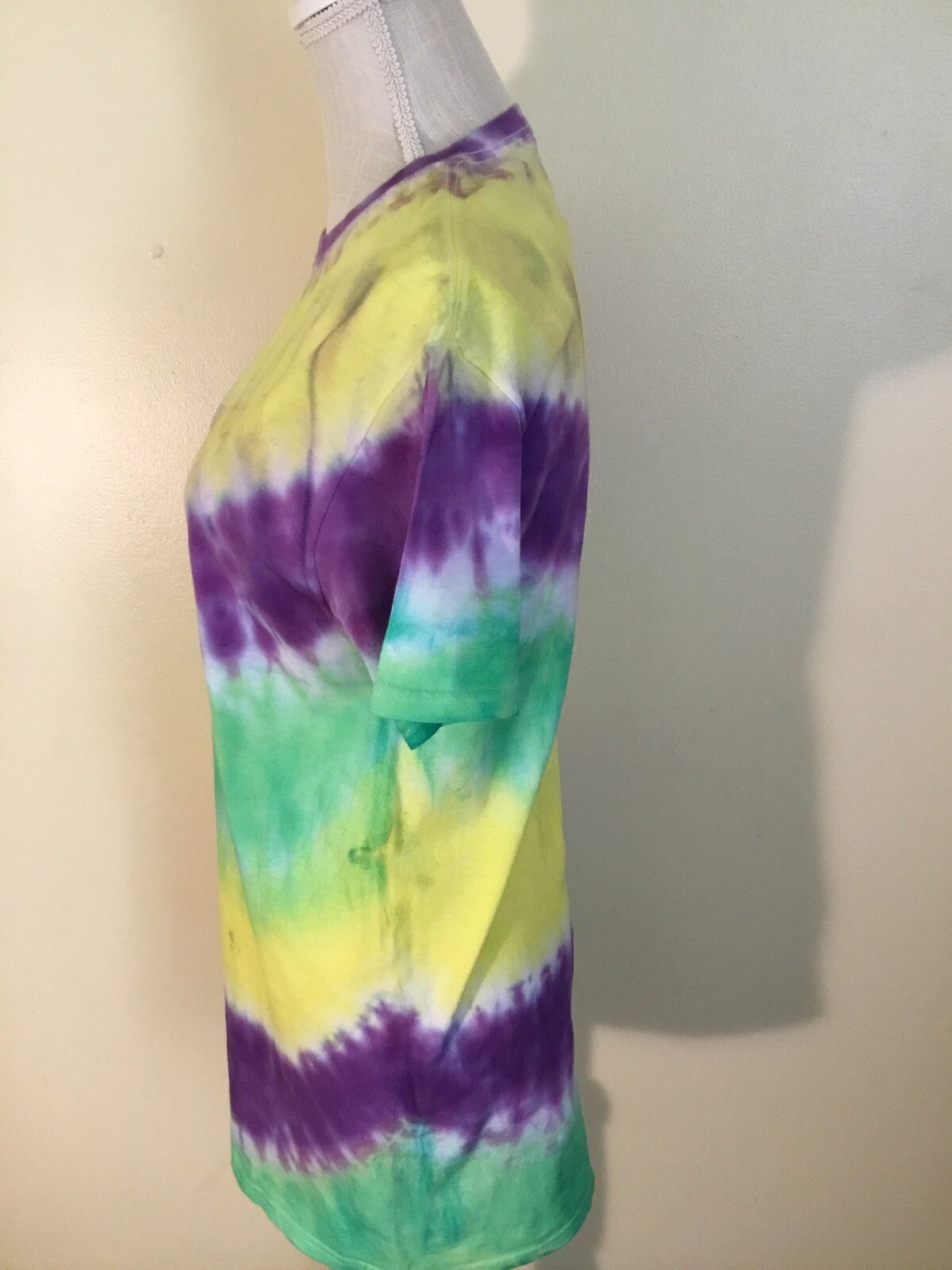 tie dye t-shirt S . Multi-colored . SOME COLORS MIXES WHERE NOT INTENDED. gallery
