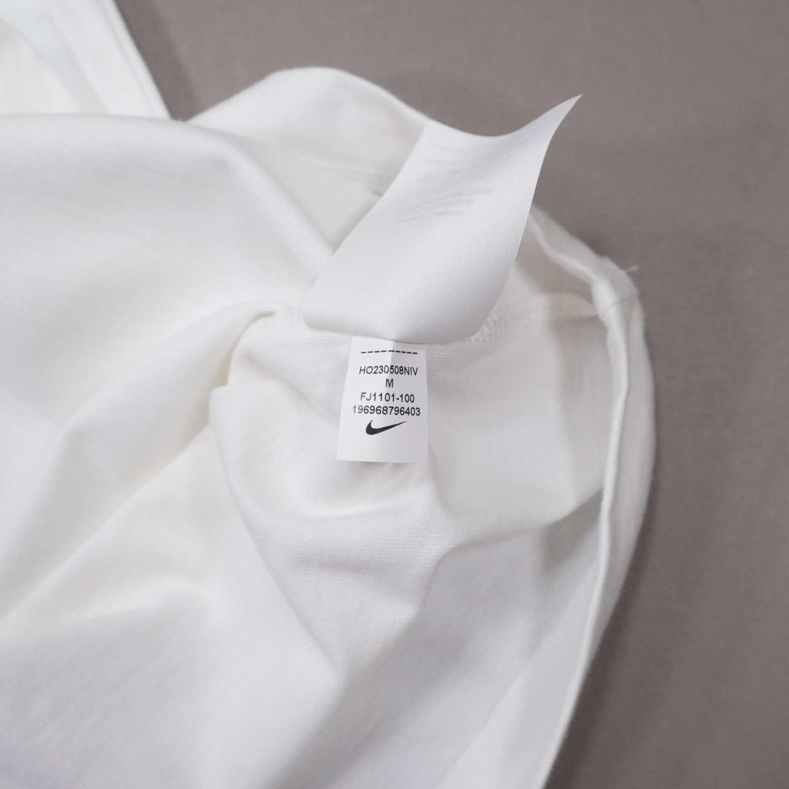 Nike Sportswear NSW Air T Shirt Mens Medium White Short Sleeve Cotton FJ1101 EUC gallery