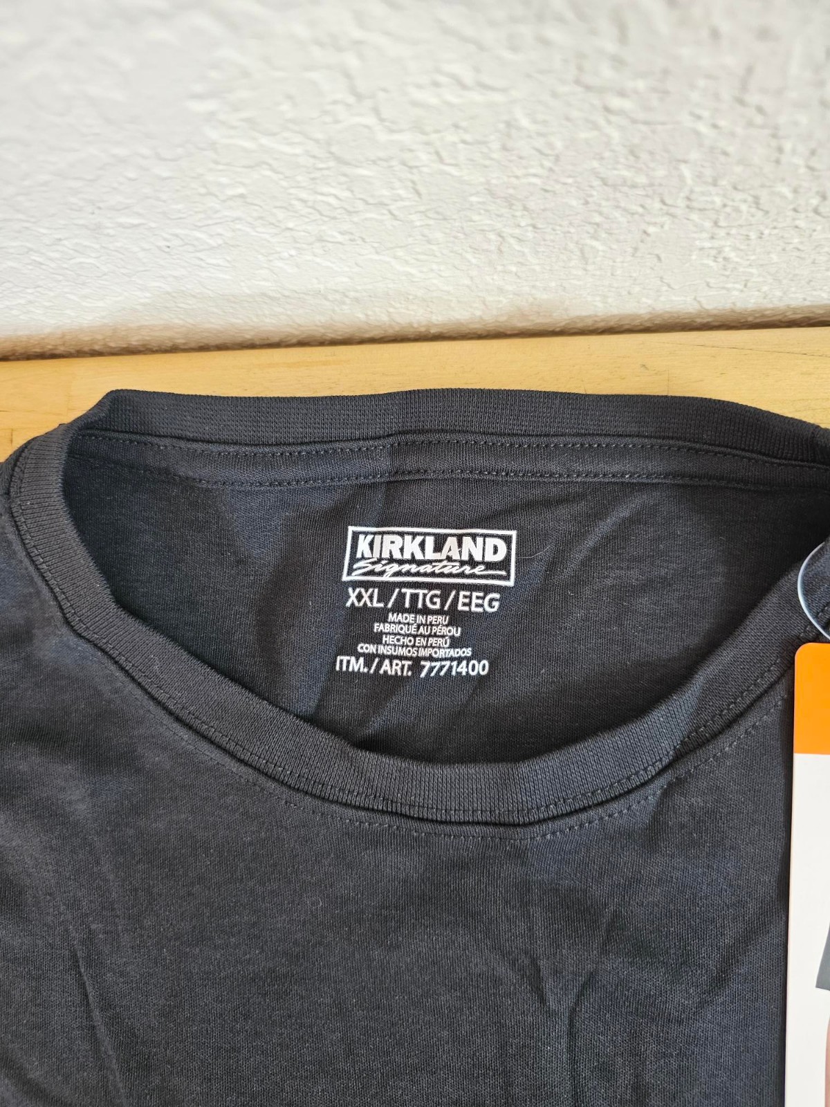 XXL / 2XL - BLACK - Kirkland Signature Men's 100% Pima Cotton T-Shirt Tee gallery