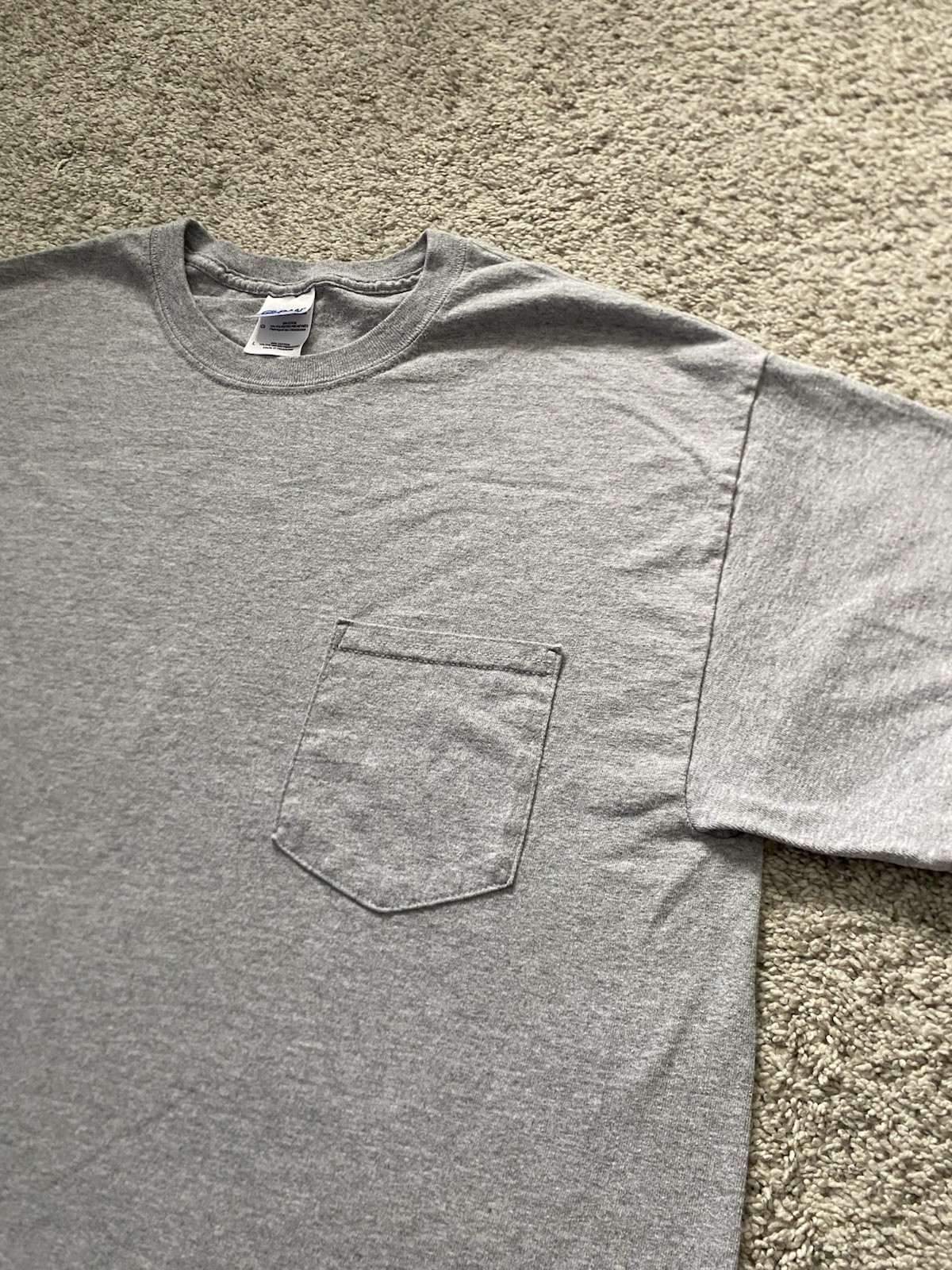 Y2K Gildan Ultra Cotton Pocket Tee Short Sleeve T shirt Grey Men’s Sz Large Vtg gallery