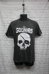 Goonies TShirt Mens Size MEDIUM Tee Graphic Logo Skull Eye Patch Retro 90s Movie