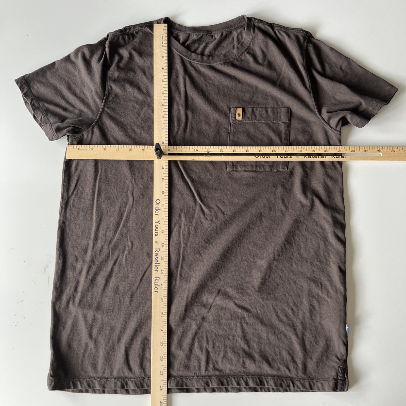 Fjallraven T Shirt Men's XL Brown Short Sleeve Crew Neck Cotton Ovik Pocket Tee gallery