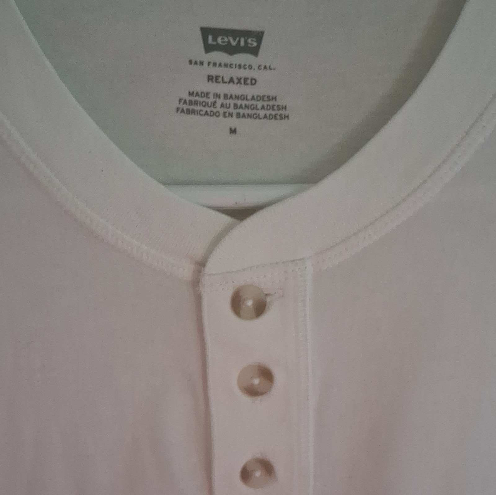NEVER WORN Levi’s Men’s White Henley T-Shirt Short Sleeve Relaxed Fit Cotton M