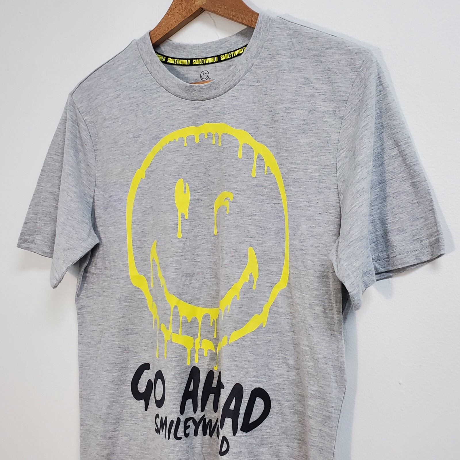 Smiley World Shirt Men Medium Grey Go Ahead Smile Graphic Tee gallery