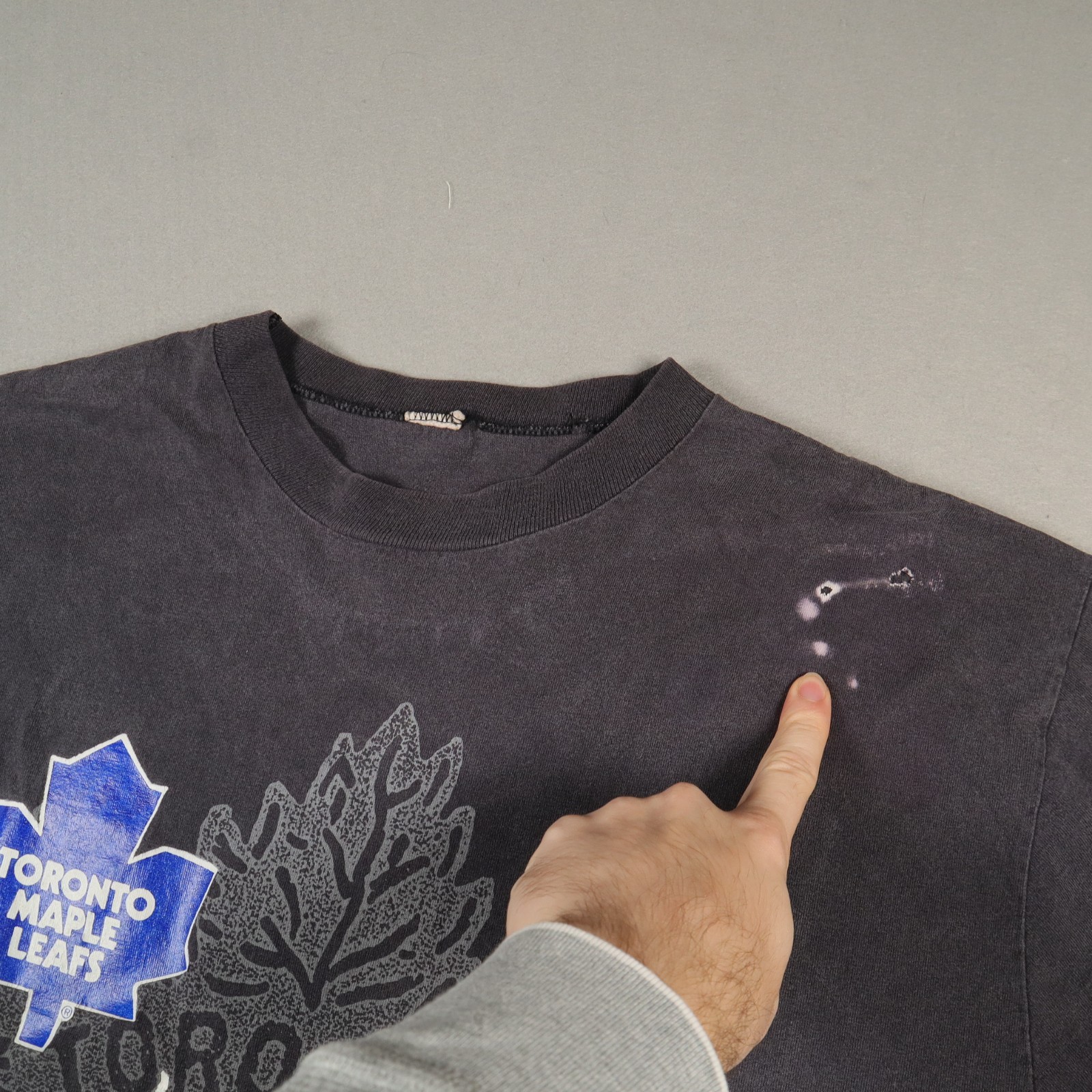 Vintage Toronto Maple Leafs Shirt Mens Large* Single Stitch Distressed Faded NHL gallery