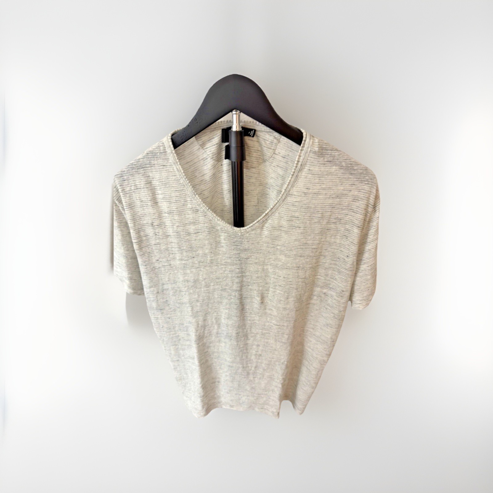 Vince 100% Linen Light /Grey T-shirt, Size Men’s X-Large gallery
