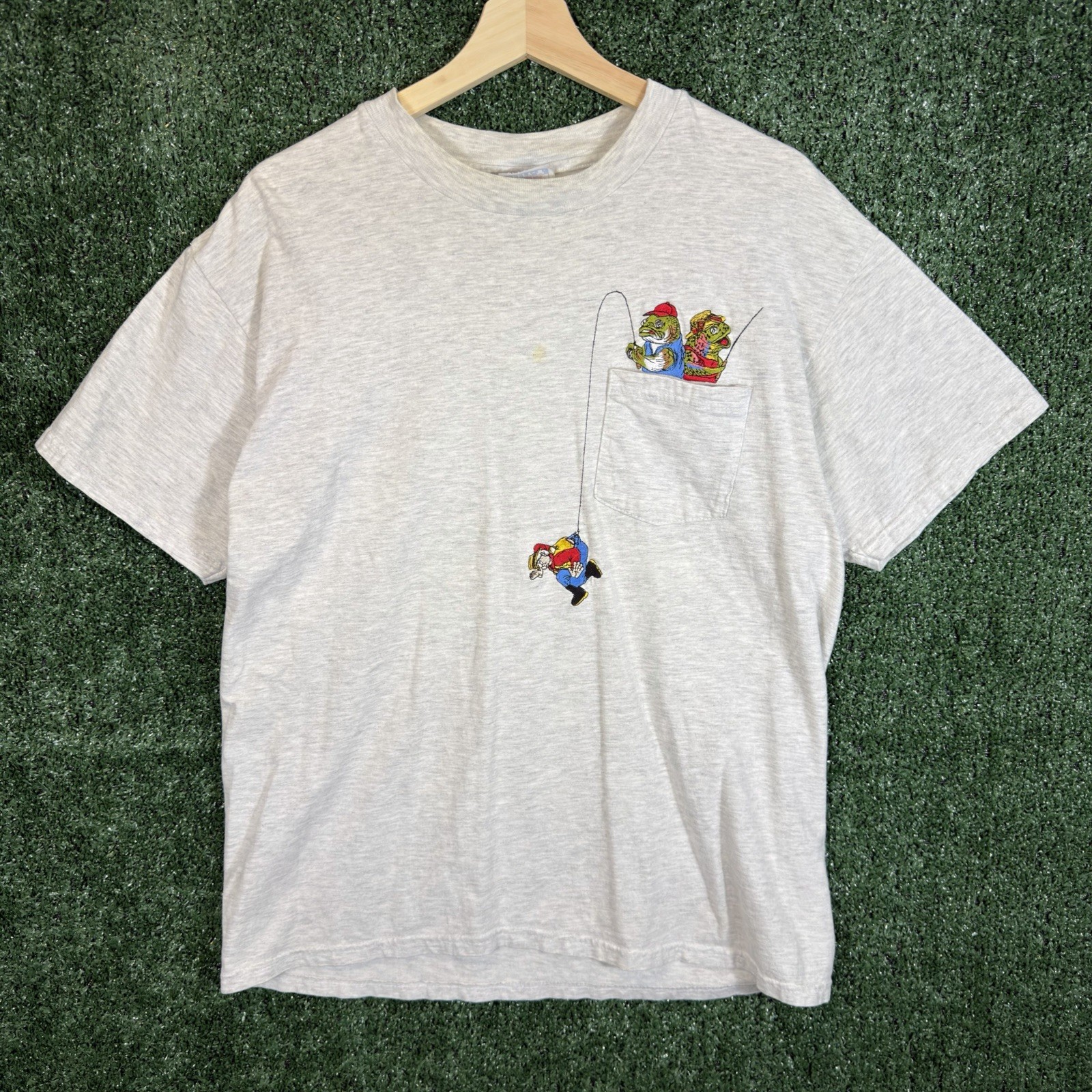 Vintage 90s Fisherman Bass Animal Hunting Humor T-Shirt Men’s Size L Embroidered gallery