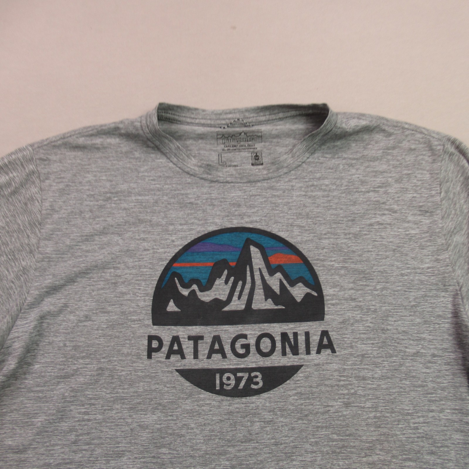 Patagonia Shirt Mens Large Gray Short Sleeve Crew Neck Casual Outdoors gallery