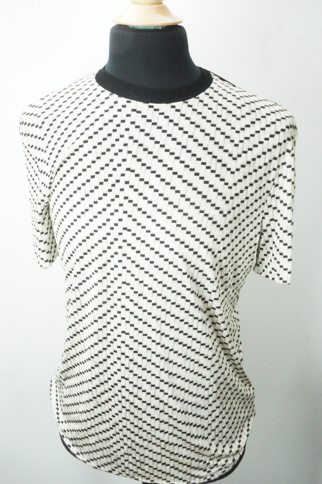 Giorgio Armani Black Label Beige Black Geometric 100% Silk T Shirt 48 NEW