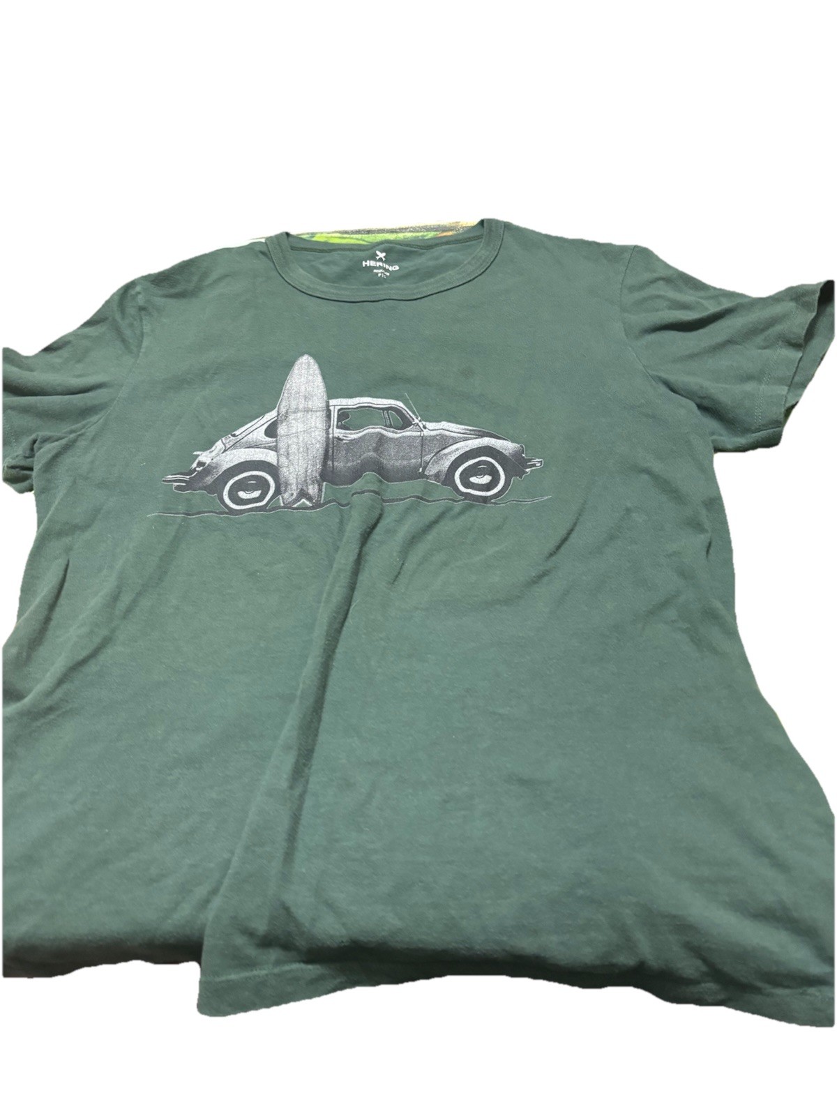 Hering Men’s Green VW Beetle car Surfboard Graphic T-Shirt Size P S
