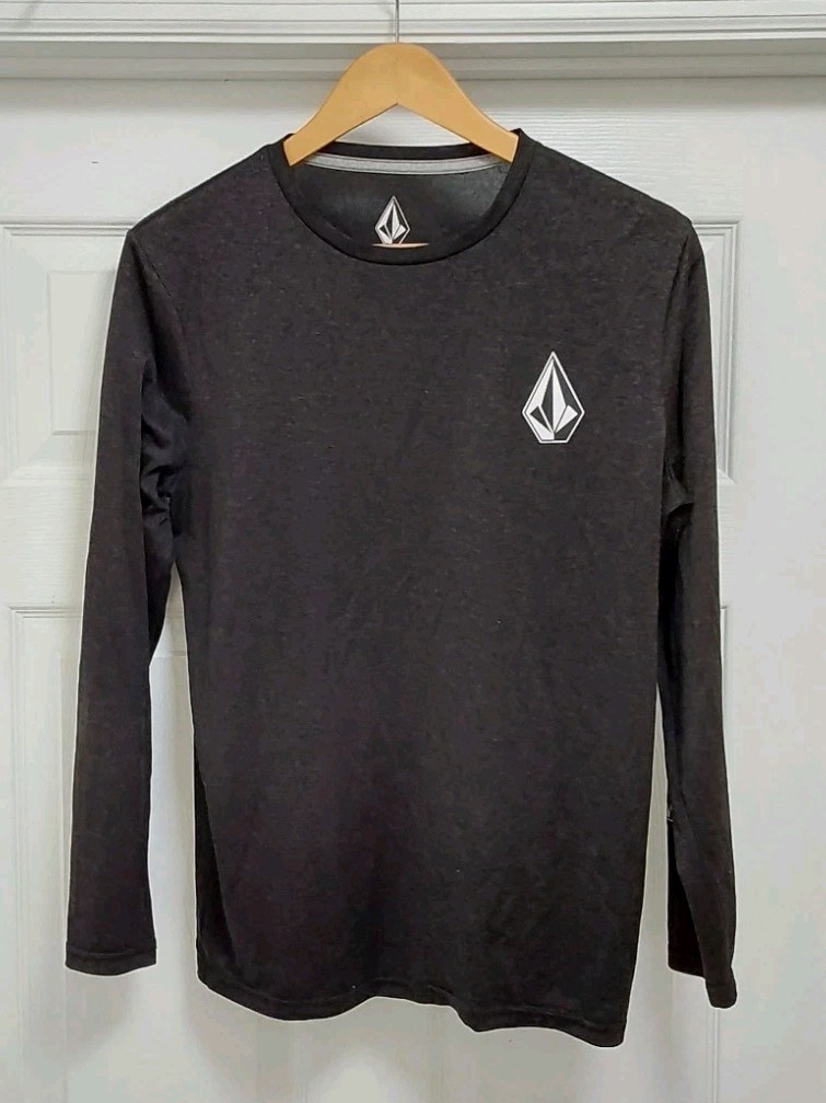 Volcom T-Shirt Men’s Small Black Long Sleeve Anti-UV UPF 30+ Outdoor Beach Pool