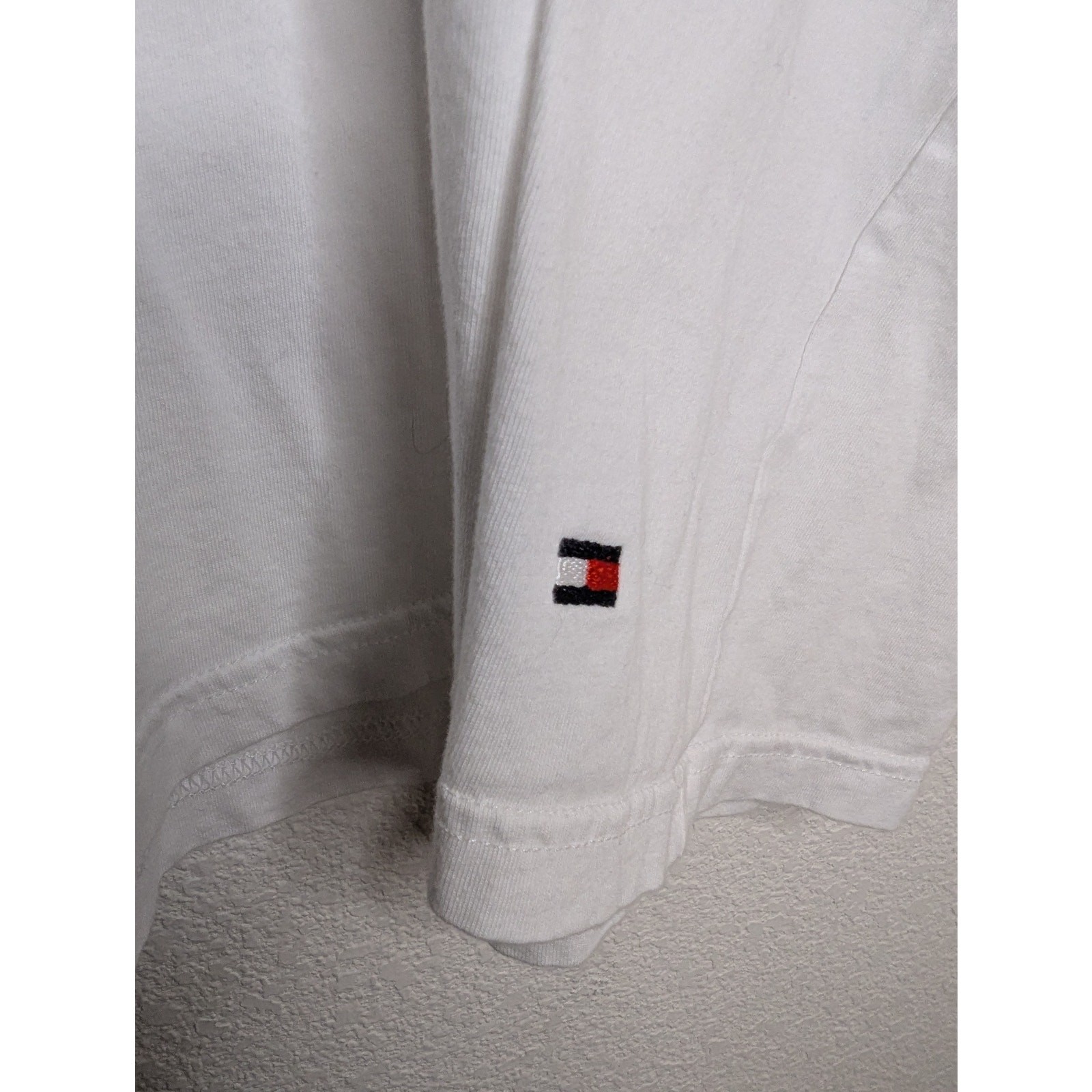 Tommy Hilfiger Men's White V Neck Basic Tee XL Travel Casual Beach Preppy Chic gallery