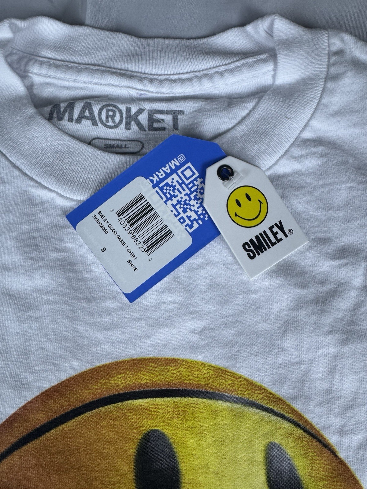 Market Smiley Good Game White T-Shirt Size “Small”New With Tags. gallery