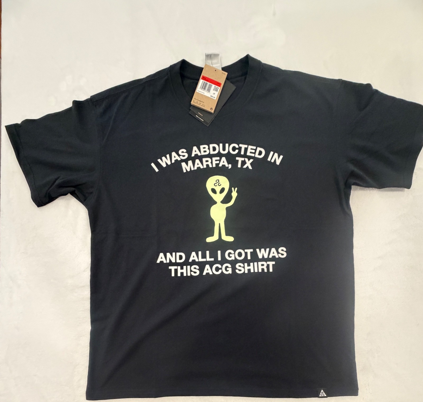 Nike ACG Alien Abduction Graphic Loose Fit T-Shirt Men’s Size Large HV2168-010 gallery