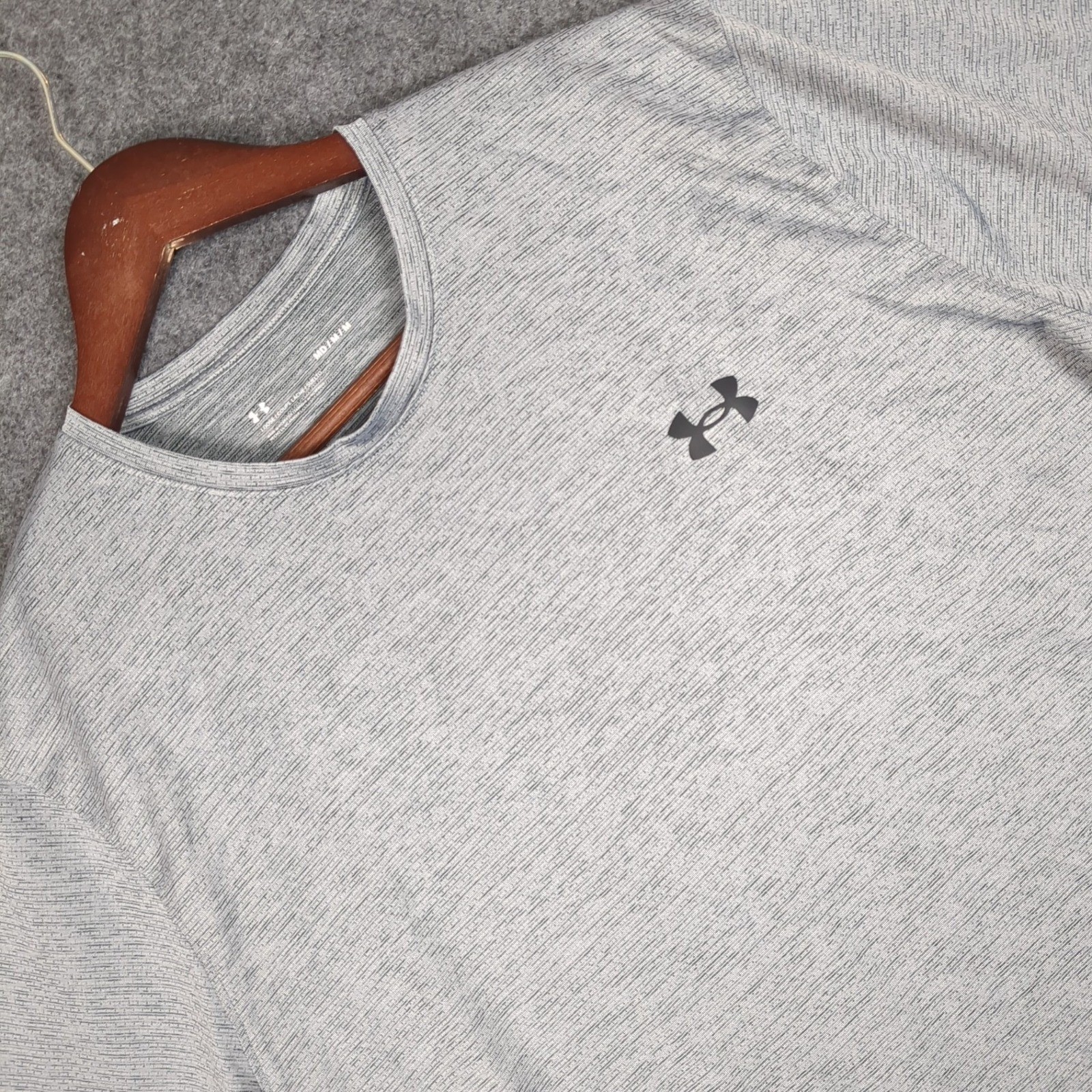 Under Armour Mens Loose Fit HeatGear Heathered Gray Short Sleeve T-Shirt Size M gallery