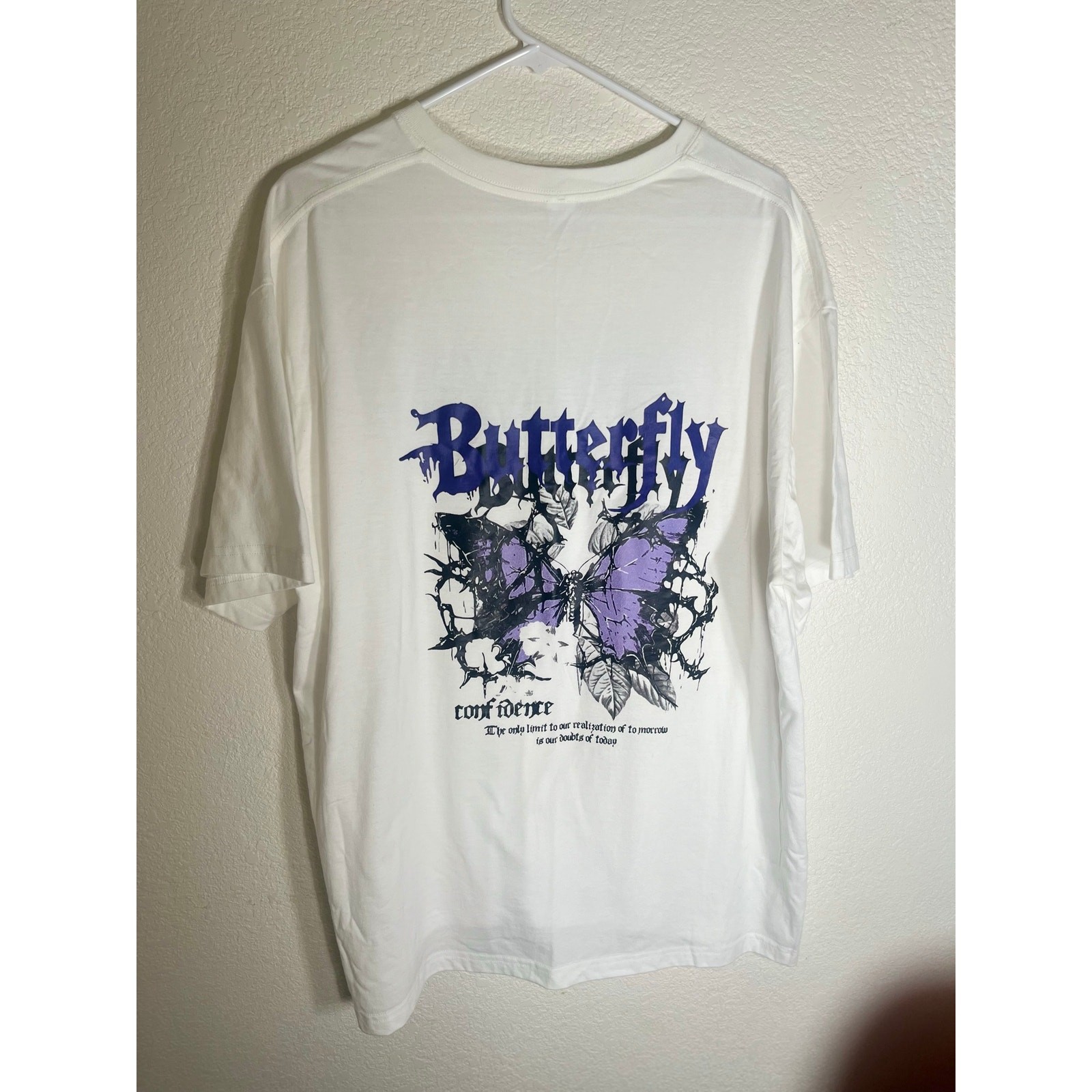 XXL Butterfly men's T-shirt w/graphic design-used good gallery