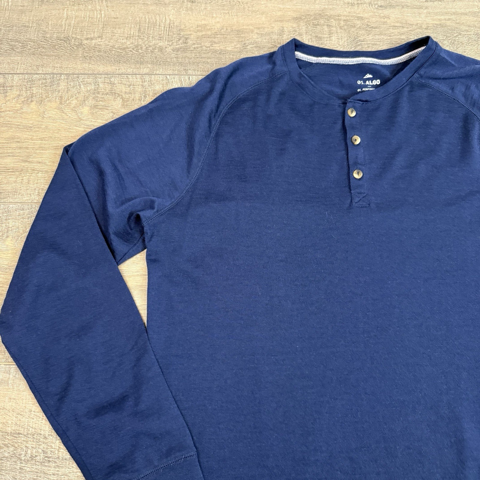 01.Algo Mens 100% Merino Wool Henley Shirt Size Large Performance *READ* B14 gallery