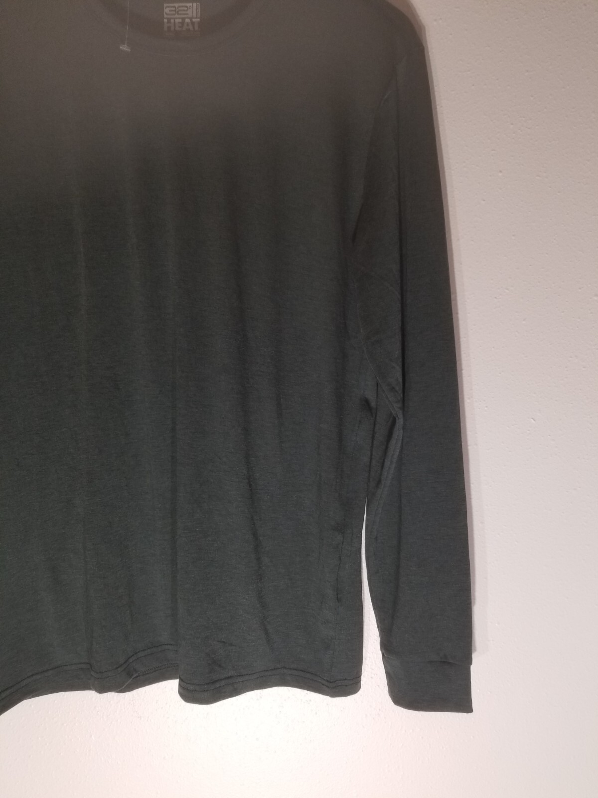 32 Degree Heat Men's Long Sleeve Dark Green T-Shirt Size Medium NWOT gallery